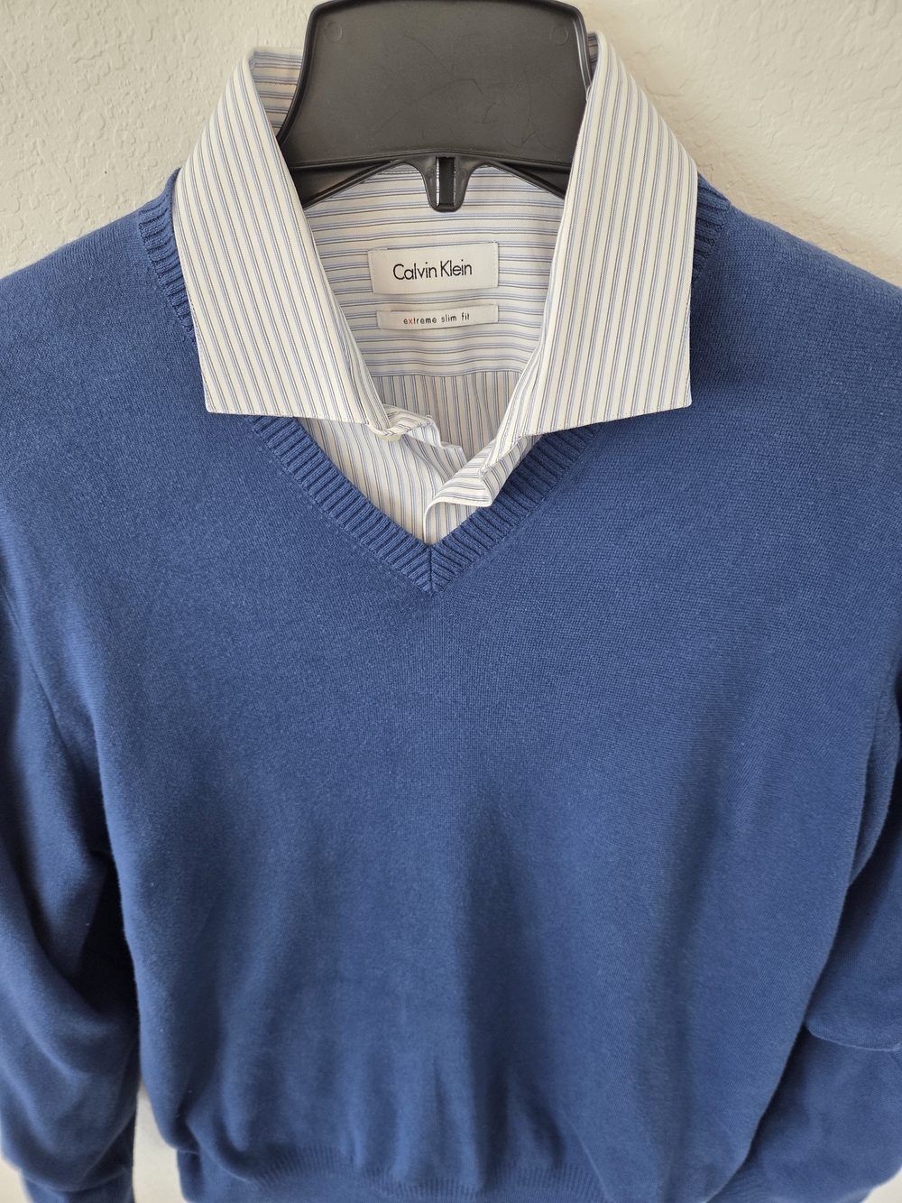 Calvin Klein Men's Blue V-Neck Sweater And Dress Shirt Extreme Slim Fit 16 34/35